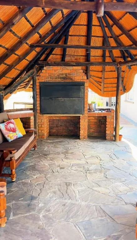 Pangolin House: property photo 5
