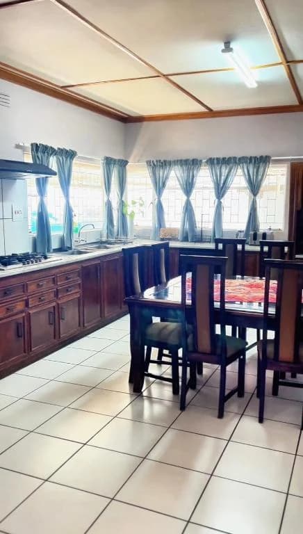 Pangolin House: property photo 6
